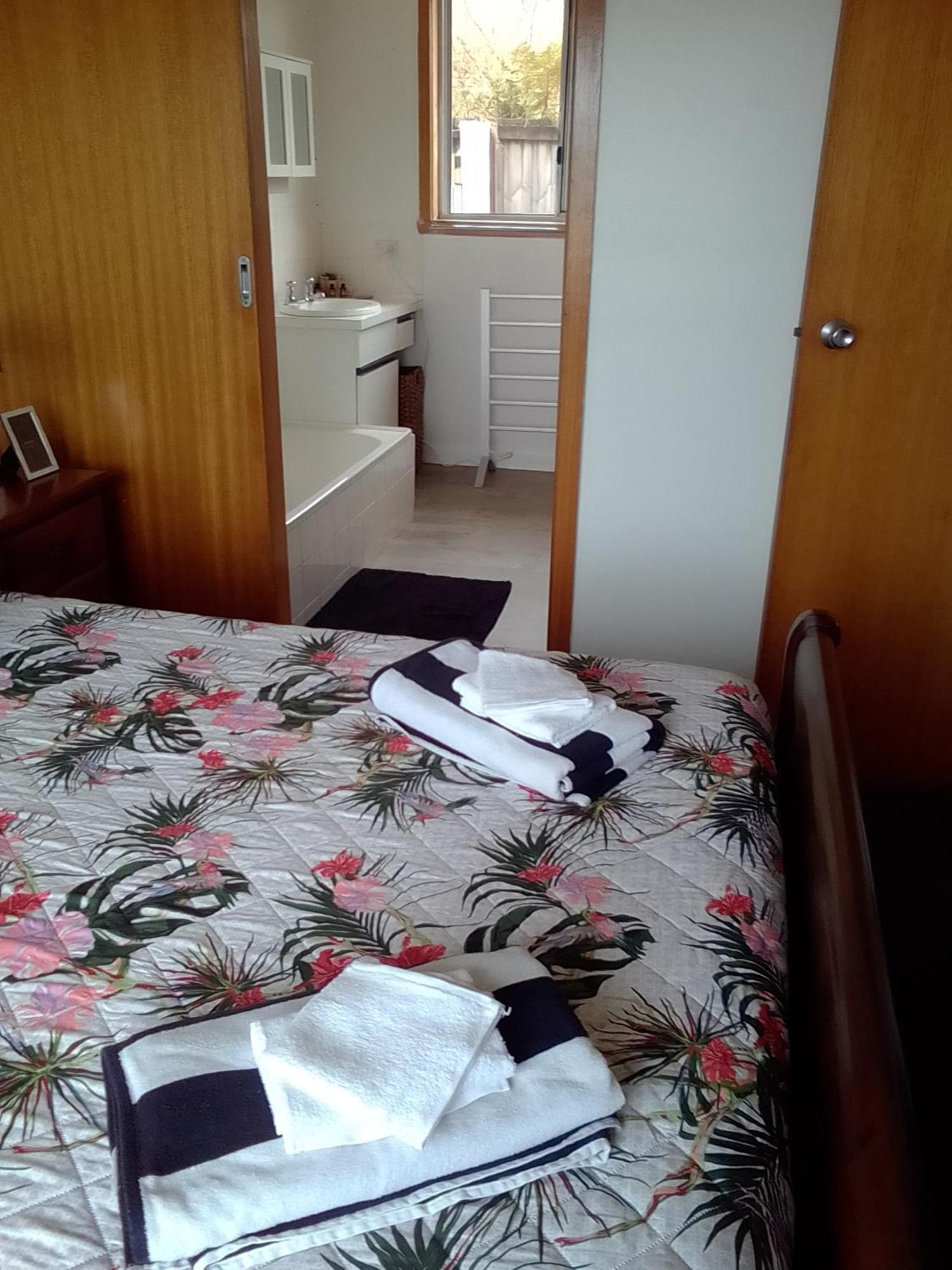 Waratah Waterfall Retreat Unit 1 Free Pay Tv In Two Rooms Free Wifi Экстерьер фото